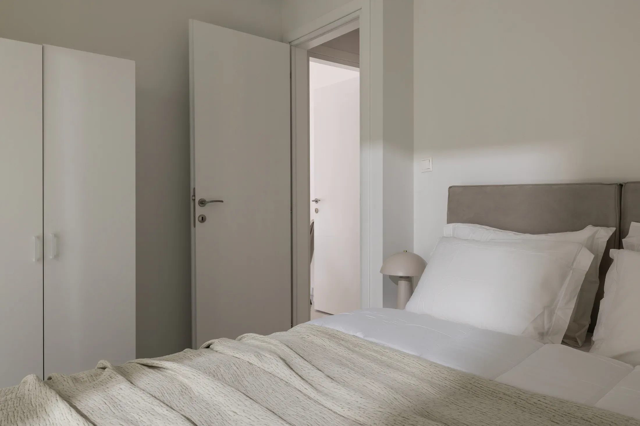Calm bedroom in a one-bedroom CITIZEN apartment