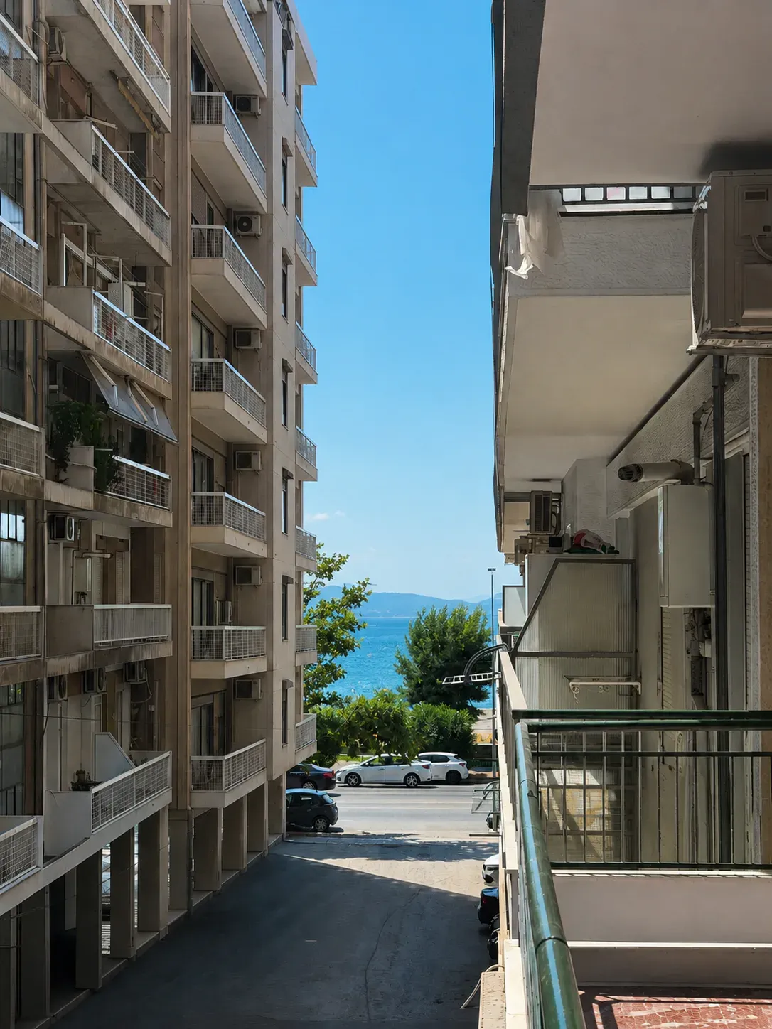 A glimpse of the Thessaloniki sea near CITIZEN